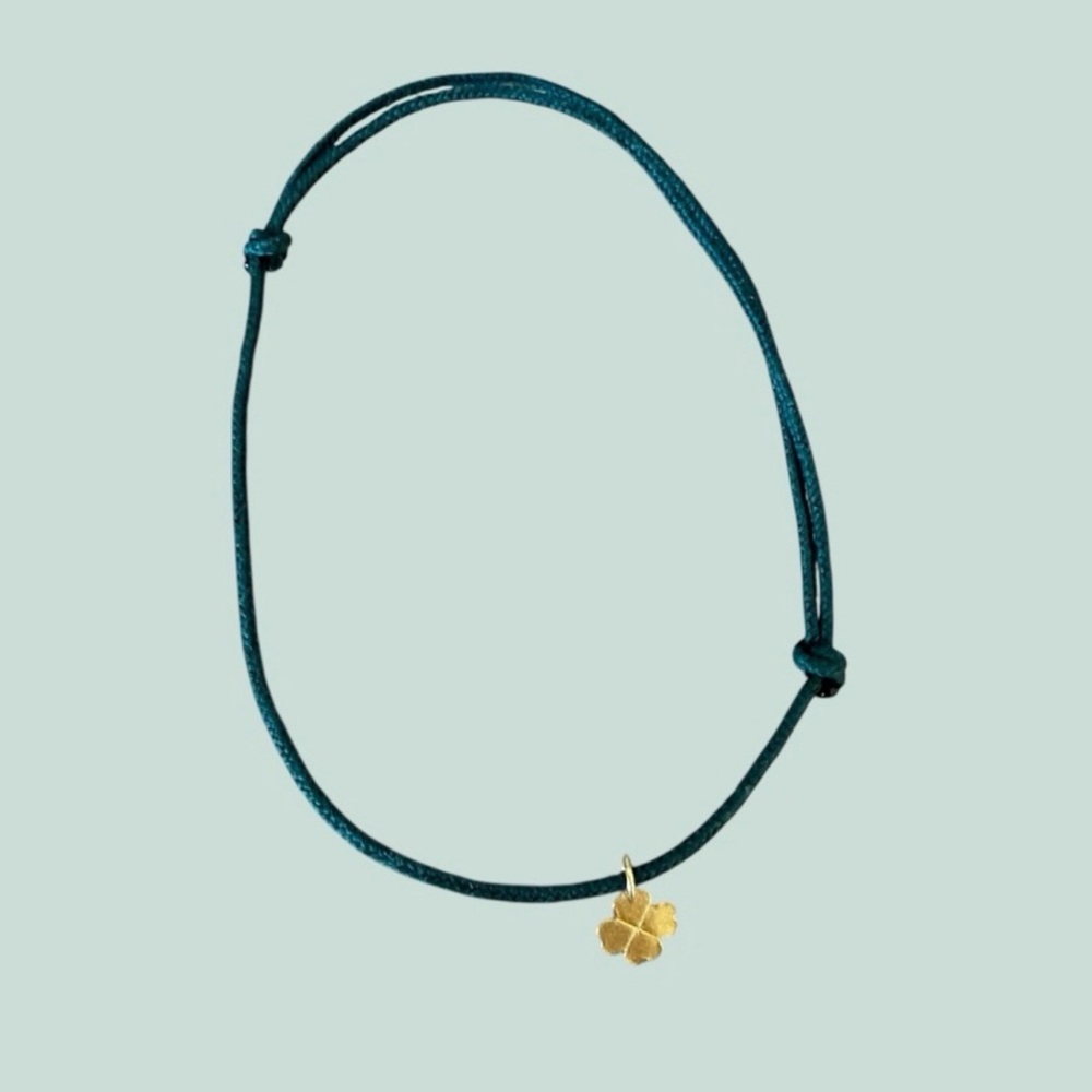 Marie-Helene de Taillac 22k gold clover charm with Peridot center. 🍀 - Picture 2 of 2